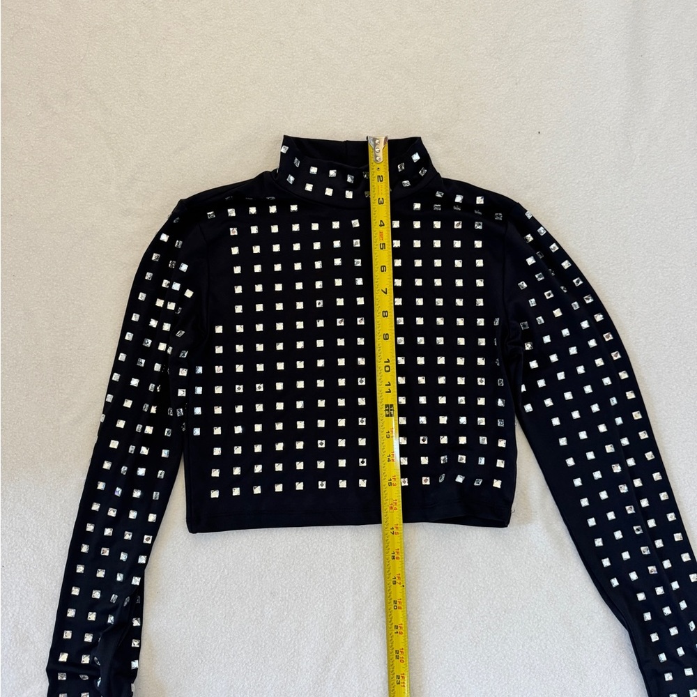 Forever 21 Black Studded Long Sleeve Crop Top S NWT - Picture 4 of 7